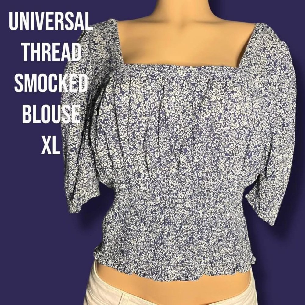💙4/$28💙 Universal Thread Navy Floral Smocked Blouse